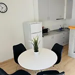 V36 House - Jaukus Namelis Prie Baseino Palangoje