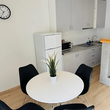 V36 House - Jaukus Namelis Prie Baseino Palangoje