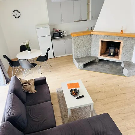 V36 House - Jaukus Namelis Prie Baseino Palangoje