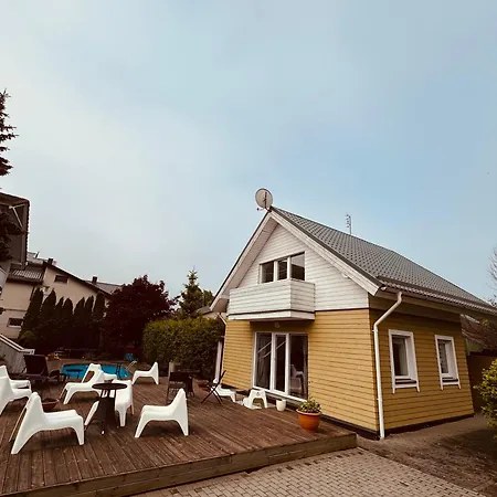 V36 House - Jaukus Namelis Prie Baseino Palangoje *