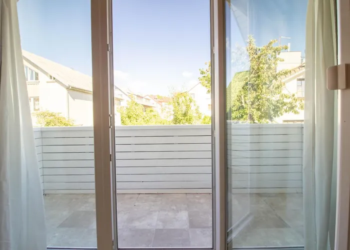 V36 House - Jaukus Namelis Prie Baseino Palangoje *