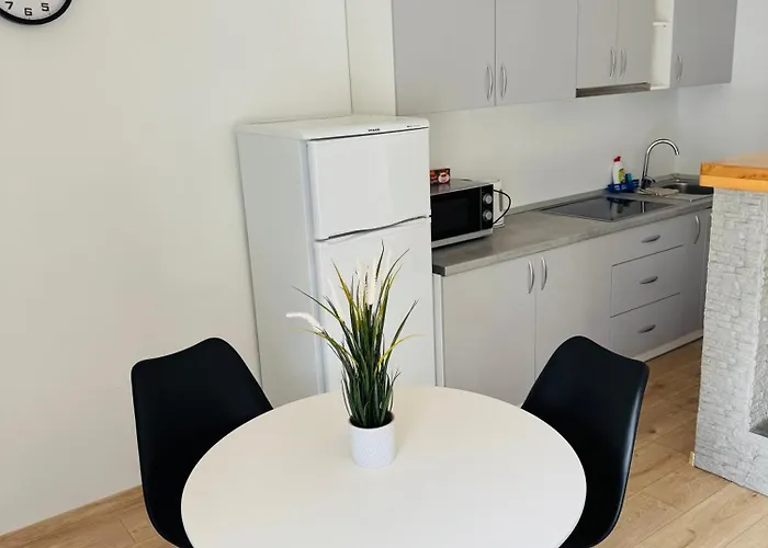 V36 House - Jaukus Namelis Prie Baseino Palangoje