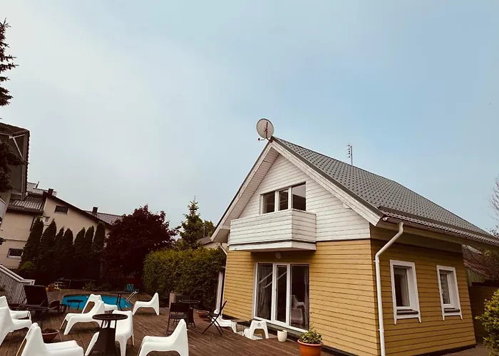 V36 House - Jaukus Namelis Prie Baseino Palangoje *